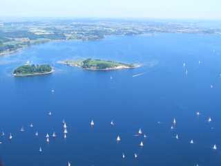 Die Ochseninseln in der Flensburger Förde aus Richtung Glücksburg gesehen